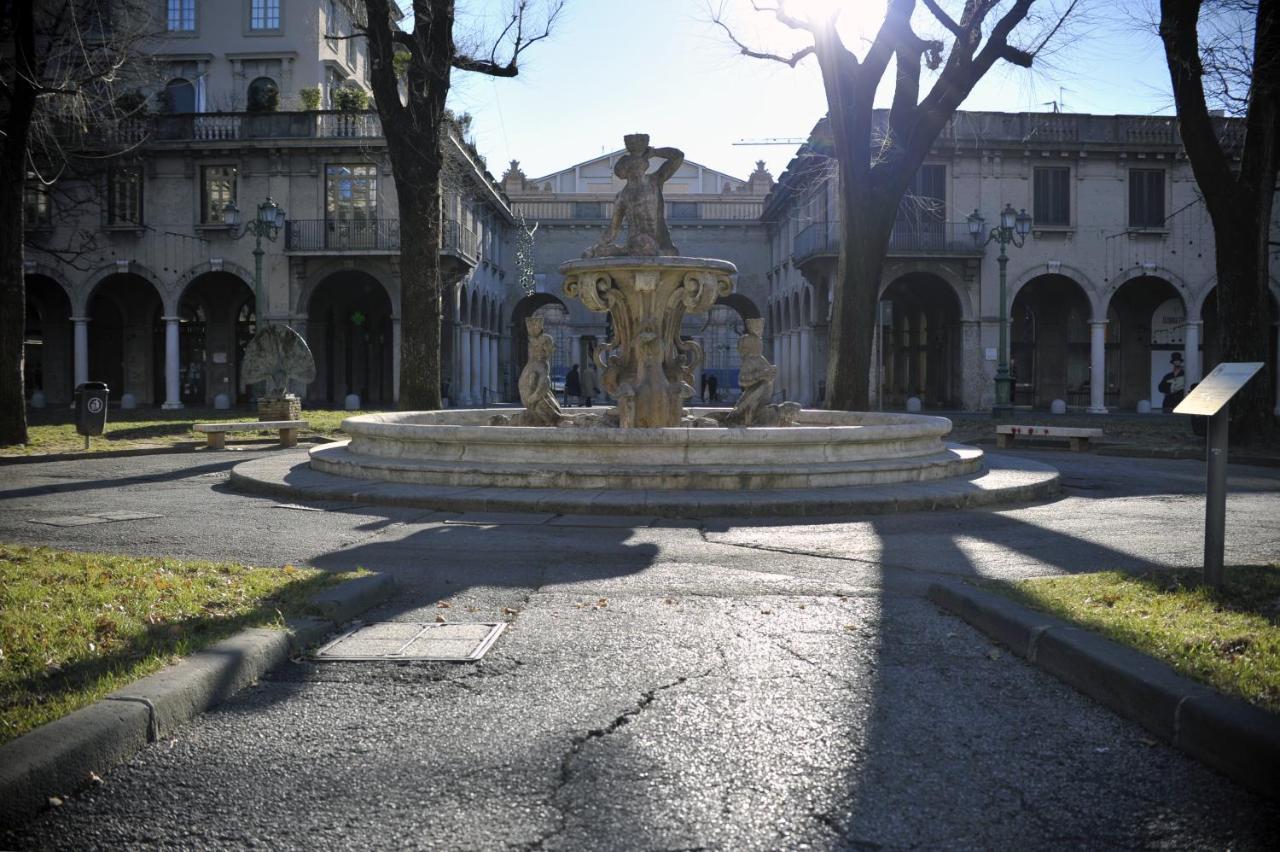 Bergamo Inn 15 Ngoại thất bức ảnh The fountain of the Piazza del Mercato