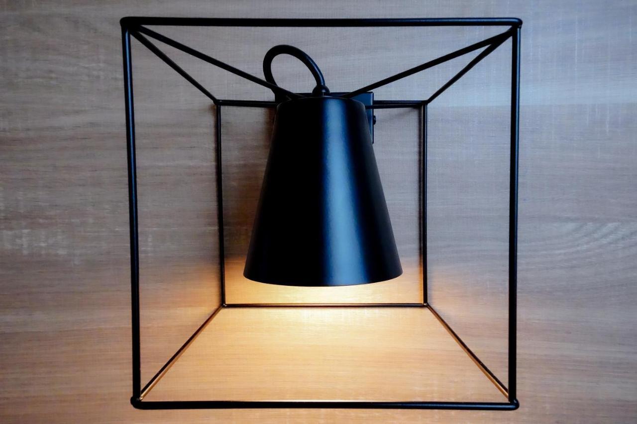 Bergamo Inn 15 Ngoại thất bức ảnh A wall lamp