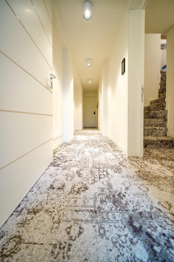 Bergamo Inn 15 Ngoại thất bức ảnh A granite floor